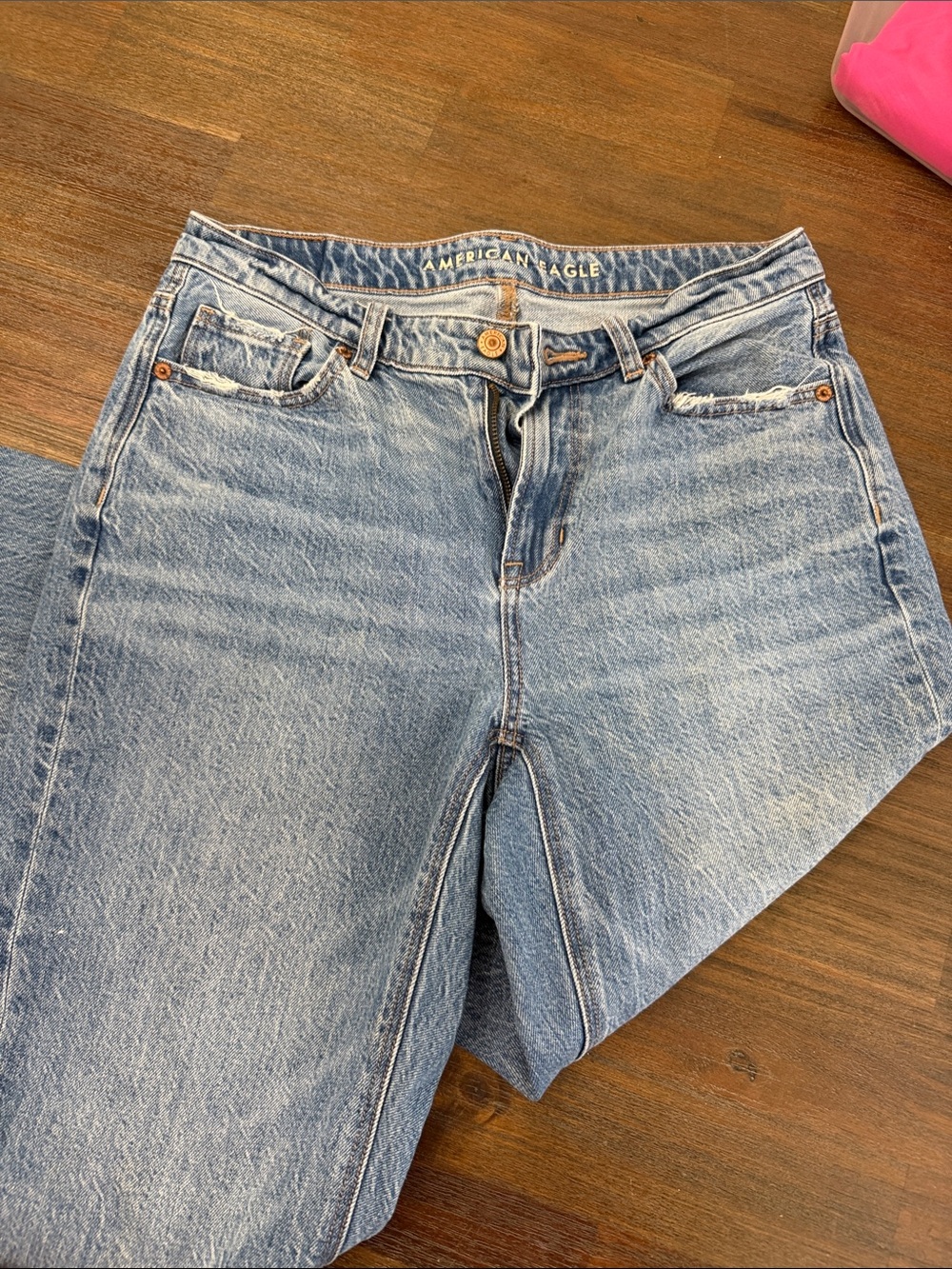 American Eagle Outfitters Light Blue MOM jean High-Rise